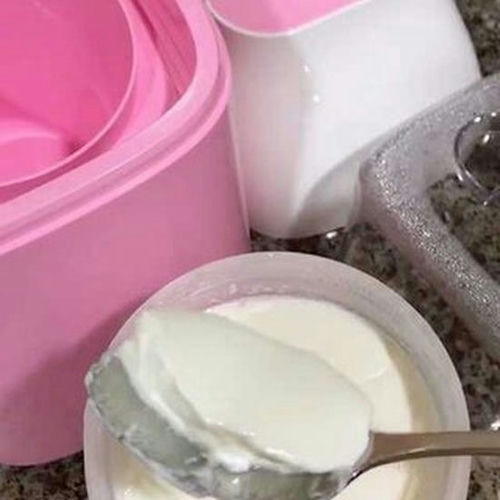 “DIY轻松制作美味奶油胶！”，中文输出为：自制奶油胶的简易教程