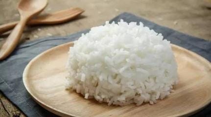一碗米饭等于几个馒头（一碗米饭等于几个馒头的热量）
