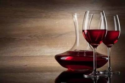 葡萄酒和红酒的区别是什么呢_葡萄酒和红酒哪个好