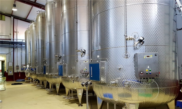 葡萄酒酿造工艺：罐式发酵法（Tank Method/Charmat）